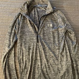 Under Armour Womens pullover. Size M.